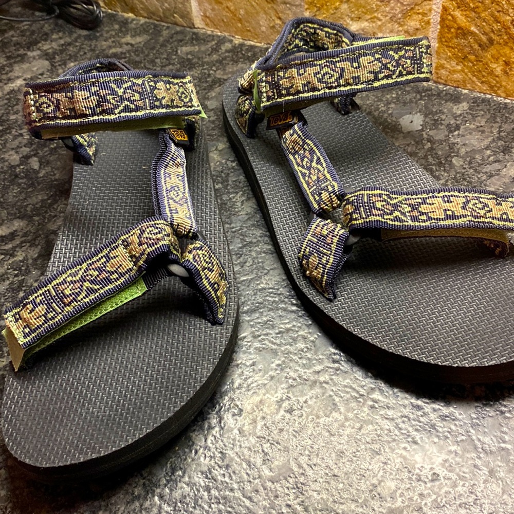 TEVA - size 9